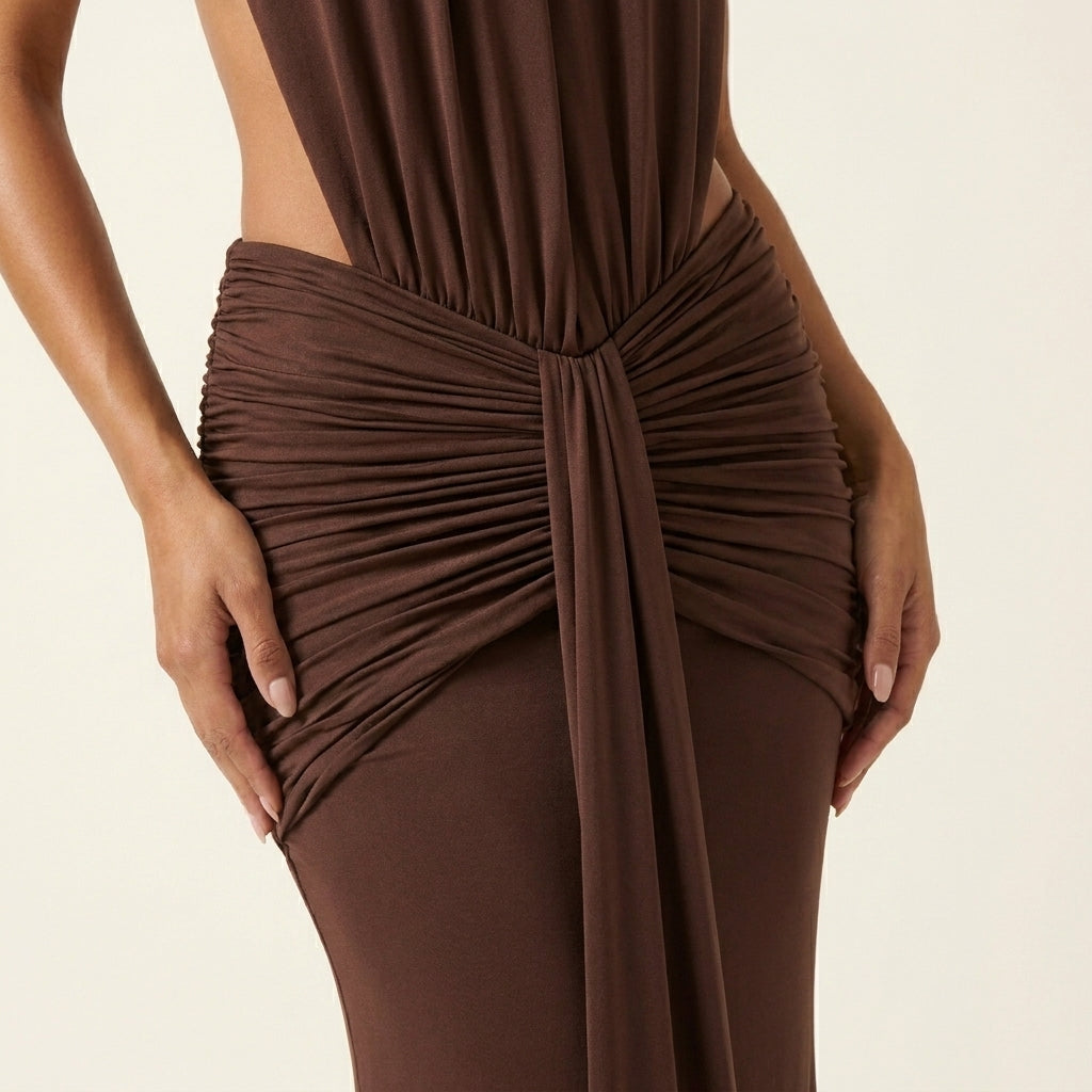 Thekla™ | Vestido Maxi Cuello Halter Espalda Abierta