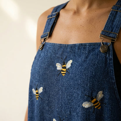 Isabela™ | Mono azul de abejas bordado